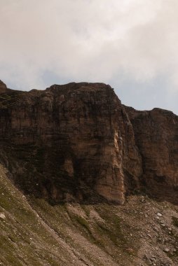 Sabahları dağların güzel manzarası