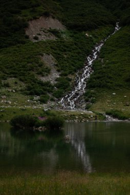 Alplerdeki dağların güzel manzarası