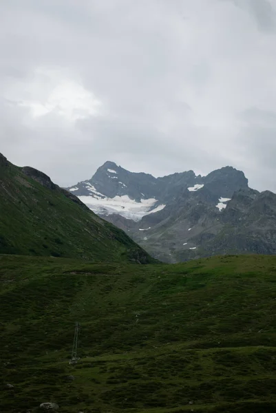 Vackert Landskap Med Berg Och Moln — Stockfoto