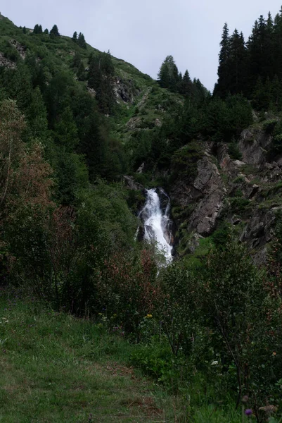 滝のある美しい風景 — ストック写真