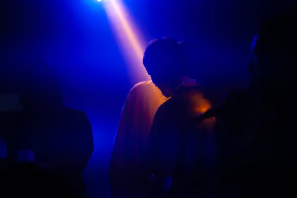 Nsanlar Gece Kulübünde Dans Ediyor — Stok fotoğraf