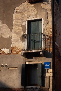 Tapınağın Bakire Meryem 'inin güzel heykeli.