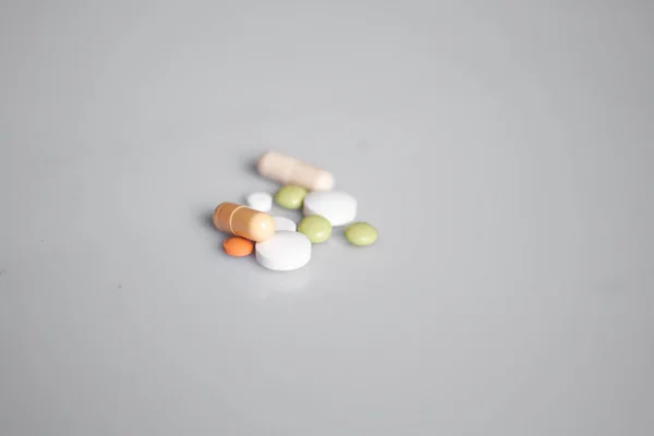 Comprimidos Comprimidos Sobre Fundo Branco — Fotografia de Stock