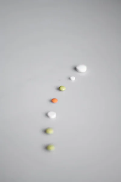 Białe Tabletki Czarnym Tle — Zdjęcie stockowe
