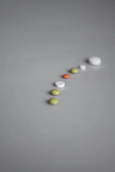 Pillole Barattolo Vetro Sfondo Bianco — Foto Stock
