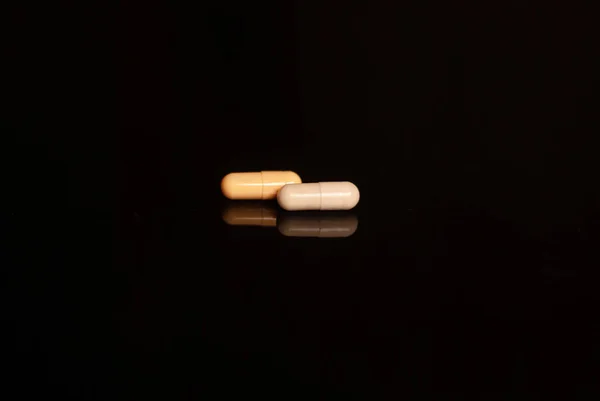 Pillole Uno Sfondo Nero — Foto Stock
