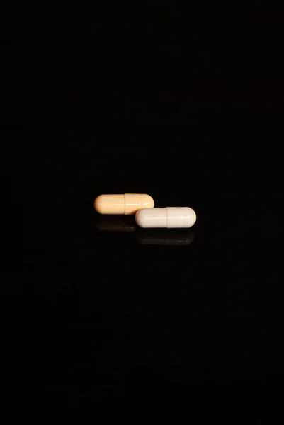 Fehér Tabletták Fekete Háttér — Stock Fotó