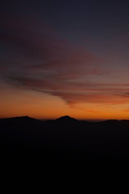 Dağlarda güzel bir gün batımı