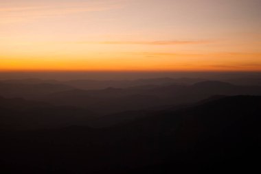 Dağlarda gün batımı