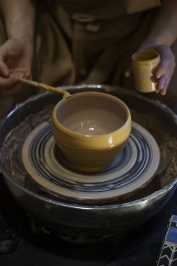 Çömlek dekorasyonunun yaratıcı süreci 