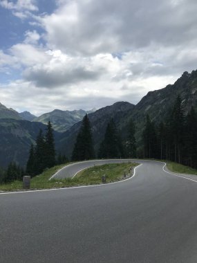 Dağlarda boş bir yol