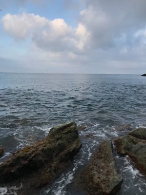 Deniz kıyısının güzel manzarası