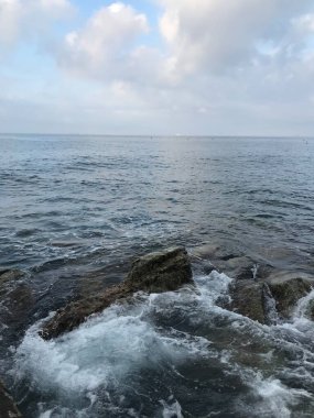 Deniz kıyısının güzel manzarası