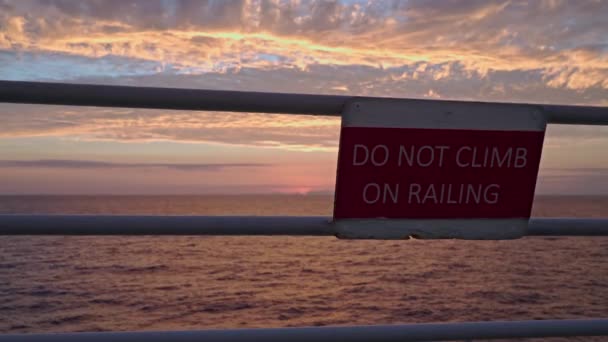 Líneas Barandillas Barcos Entretejen Paralelismo Surrealista Vida Silvestre — Vídeos de Stock