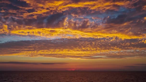 Mudando Cores Pôr Sol Céu Sobre Oceano — Vídeo de Stock
