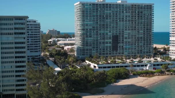 晴れた日にマイアミビーチの近代的な街並み フロリダ — ストック動画
