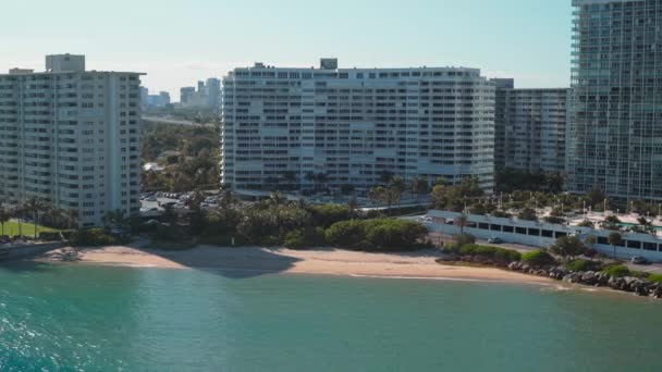 Panoramisch Uitzicht Miami Vanaf Het Dek Van Het Vertrekkende Schip — Stockvideo