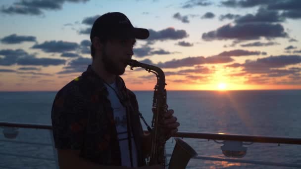 Saxofonistas Silueta Columpios Unísono Con Música — Vídeo de stock