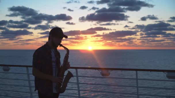 Improvisación Saxofón Solas Con Océano Once Historias Sobre Saxofonista Cubierta — Vídeos de Stock