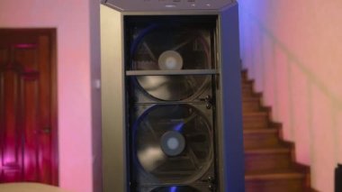 Soğutucuların yakın plan çekimleri. Üst kısmı yavaş çekimde