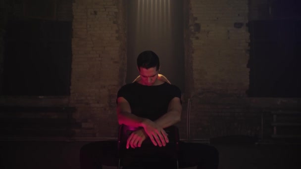 Man His Head Sits Chair Darkness Arms Folded Crosswise Front — Stok video