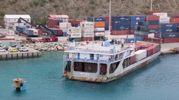 Λιμάνι Φορτίου Στους Πρόποδες Του Λόφου Pointe Blanche Στην Καραϊβική — Αρχείο Βίντεο
