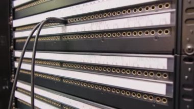 Geniş bant telekomünikasyon teknolojisi sunucusu, Yolcu gemisinde dijital elektronik ekipman