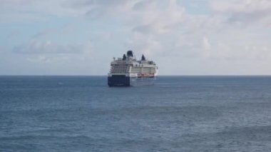 Okyanus gemisinde yaz tatili, seyahat ve deniz turizmi için Florida 'nın su taşımacılığı.