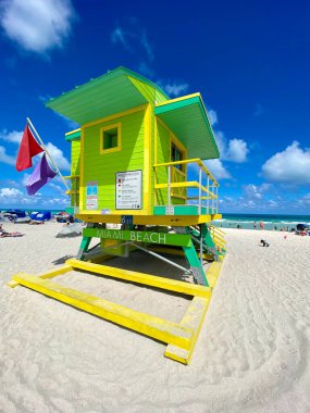 Miami Beach 'te renkli plaj kulübeleri