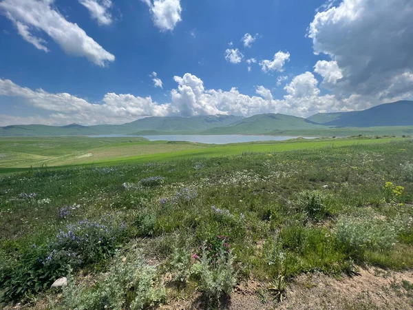 Schöne Landschaft Den Bergen Armeniens Mit See — Stockfoto