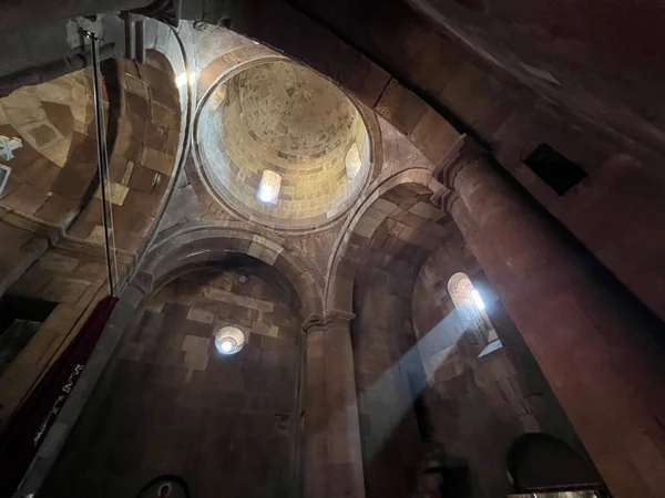 아르메니아의 예배당으로 떨어지는 — 스톡 사진