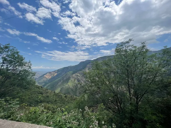 Όμορφη Θέα Στα Βουνά Πάνω Από Valleys Στην Αρμενία — Φωτογραφία Αρχείου