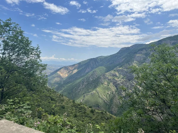 Όμορφη Θέα Στα Βουνά Πάνω Από Valleys Στην Αρμενία — Φωτογραφία Αρχείου