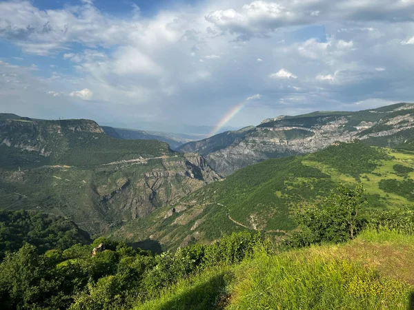 Ermenistan 'daki Tatev Manastırı' na gökkuşağıyla bak