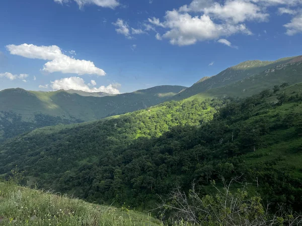 Όμορφη Οροσειρά Καταπράσινες Κοιλάδες Κοντά Στο Πέρασμα Megri Στην Αρμενία — Φωτογραφία Αρχείου