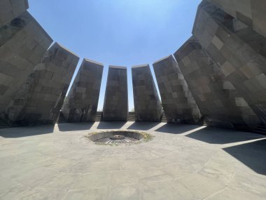 Ermenistan 'daki Erivan Soykırımı kurbanlarını anmak için Tsitsernakaberd Anıtı