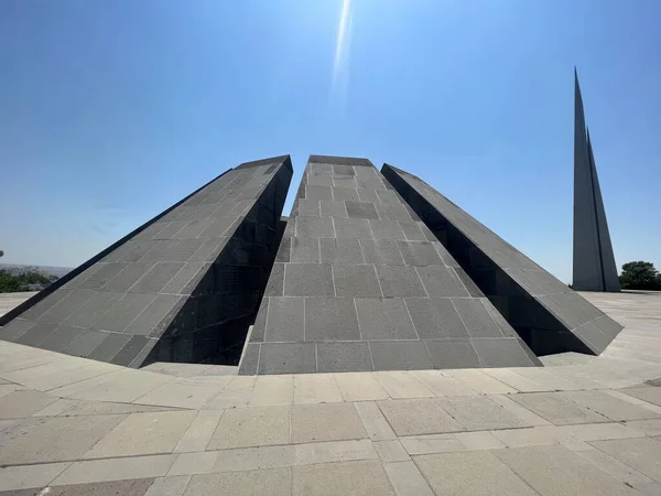 Ermenistan 'daki Erivan Soykırımı kurbanlarını anmak için Tsitsernakaberd Anıtı