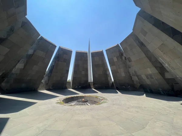 Ermenistan Daki Erivan Soykırımı Kurbanlarını Anmak Için Tsitsernakaberd Anıtı — Stok fotoğraf