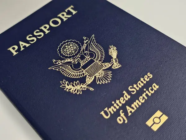 Amerikan Vatandaşlık Pasaportu Kimlik Belgesi. Çeşitli açılardan ve arkaplanlardan yüksek kaliteli fotoğraflar