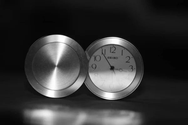 Reloj Realzado Por Sol Mueble — Foto de Stock