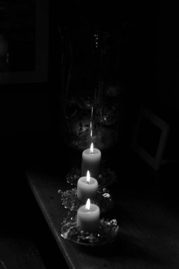 Karanlıkta bir mum