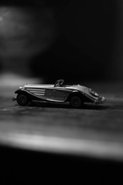 Bir arabanın ölçekli modeli