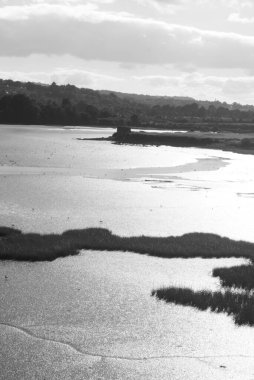 Dağlardaki güzel göl manzarası