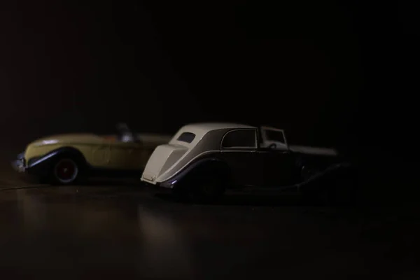 Zabawkowy Samochód Pustym Modelem Czarnego Srebrnego Światła Ciemnym Tle — Zdjęcie stockowe