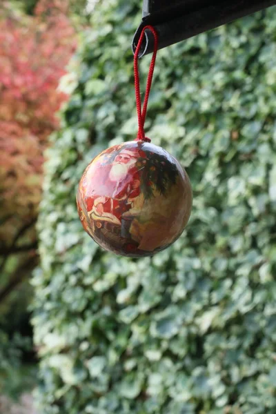 Vista Vicino Della Decorazione Dell Albero Natale Giardino — Foto Stock