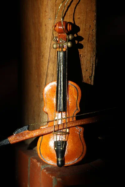 Βιολί Και Μπάσο Ηλεκτρική Κιθάρα Φόντο Είναι Μια Καλλιτεχνική — Φωτογραφία Αρχείου