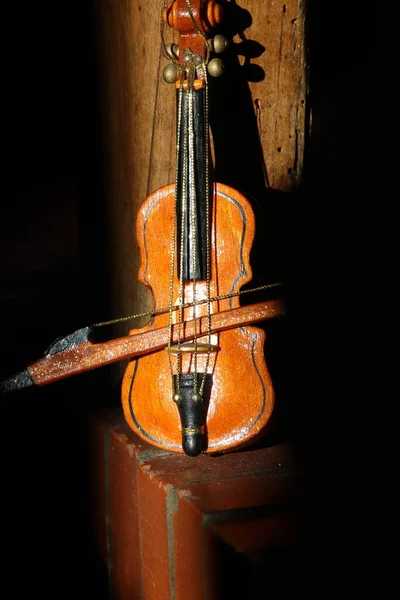 Стара Скрипка Чорному Тлі — стокове фото