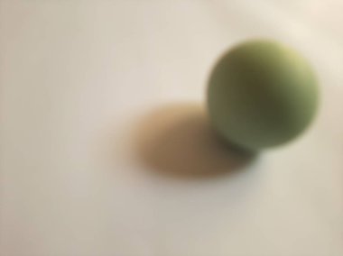 Bulanık ya da odaksız ya da geleneksel Asya bekar ya da izole edilmiş beyaz arka planda tuzlu ya da tuzlu ördek yumurtası.