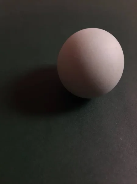 Παραδοσιακό Ασιατικό Ενιαίο Ένα Αλατισμένο Αλμυρό Αυγό Πάπιας Απομονωμένο Σκούρο — Φωτογραφία Αρχείου