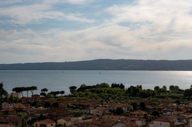 İtalya 'daki göl manzarası